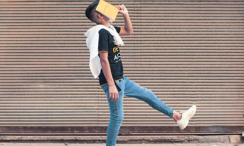 chłopak z książką