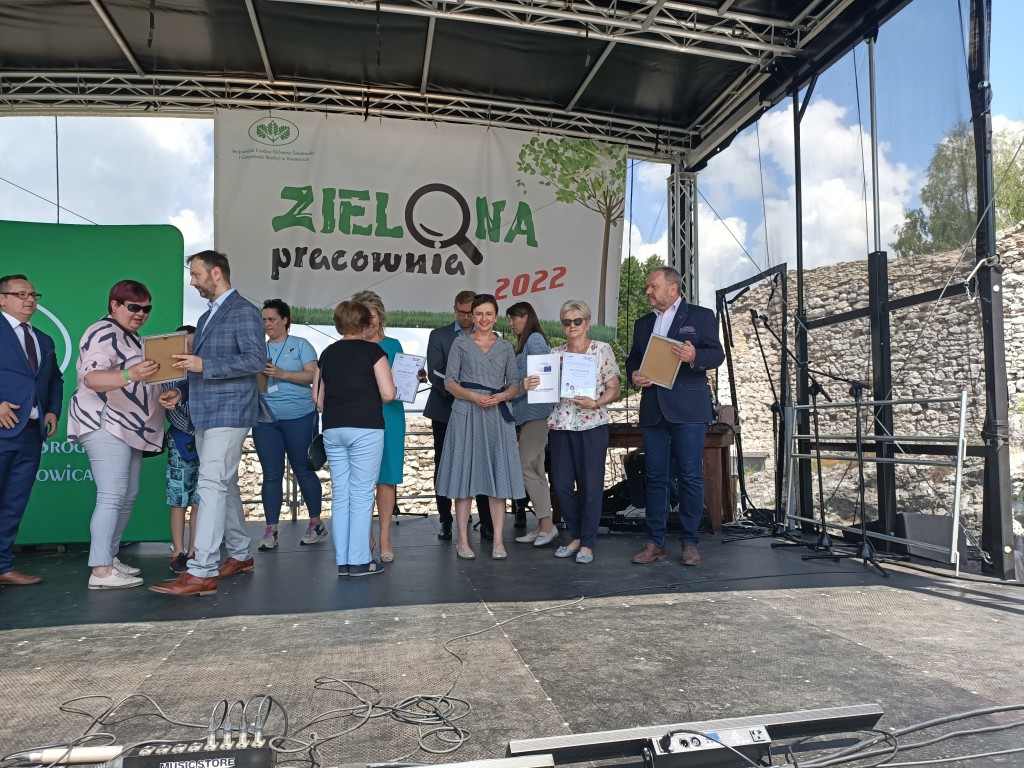 Zdjęcie przedstawia kadr z uzyskania projektu Zielona Pracownia.