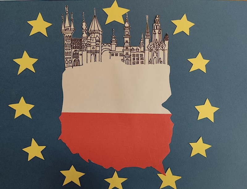Kadr z wystawy :Polska na czele europejskiej rodziny-prace uczniów.