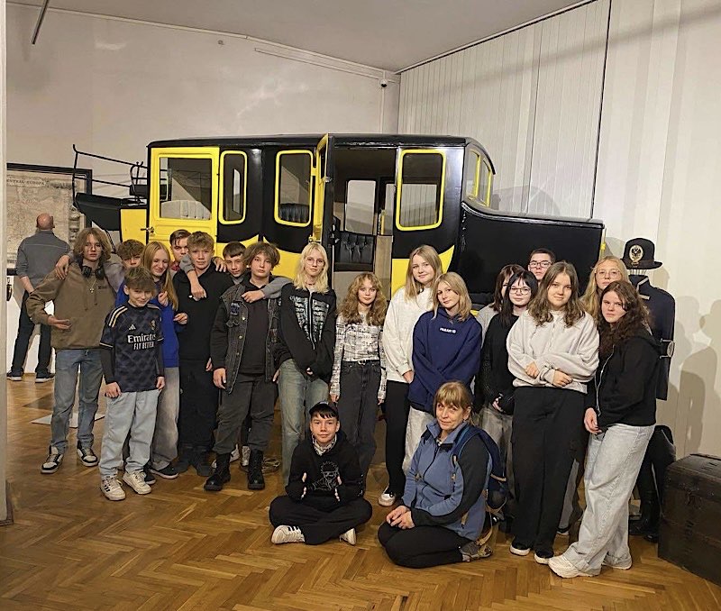Kadr z wycieczki.-Muzeum Poczty