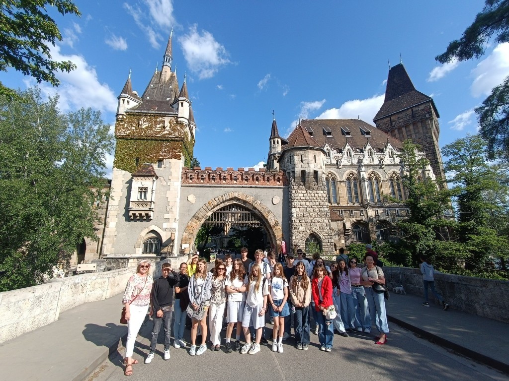 Węgry Erasmus+ wyjazd uczniów i nauczycieli 2025. Zwiedzanie zabytków Budapesztu i okolic.