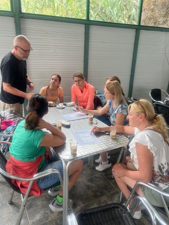 Kurs w ramach programu Erasmus+. Teneryfa 2025. Experimental Learning in Tenerife: Through Nature and History. Zajęcia w terenie, praca z tekstem.