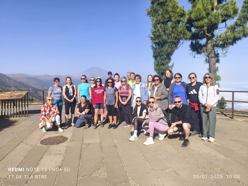 Kurs w ramach programu Erasmus+. Teneryfa 2025. Experimental Learning in Tenerife: Through Nature and History. Zadania terenowe podczas wycieczki na wulkan Teide.