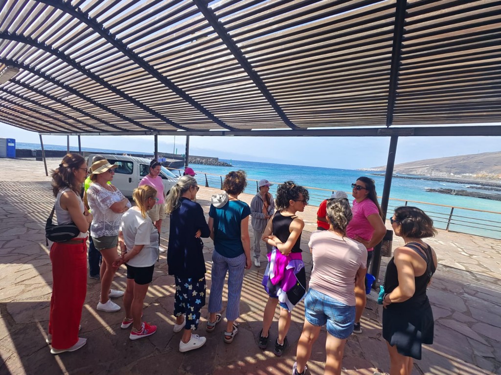 Kurs w ramach programu Erasmus+. Teneryfa 2025. Experimental Learning in Tenerife: Through Nature and History. Zajęcia terenowe, poznawanie lokalnej historii, wykorzystanie aktywnych metod. rysunki po.