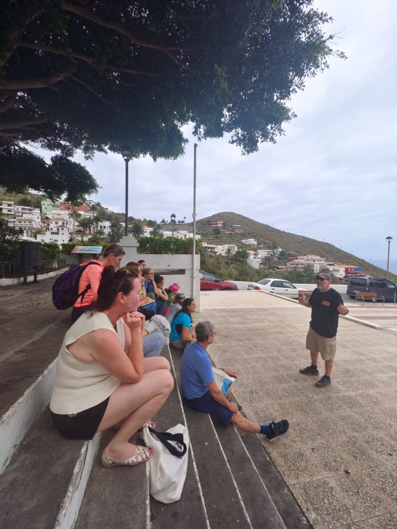 Kurs w ramach programu Erasmus+. Teneryfa 2025. Experimental Learning in Tenerife: Through Nature and History. Zajęcia w terenie. w miasteczku Taganana.