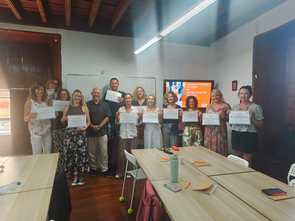 Kurs językowo - metodyczny dla nauczycieli języków obcych. Teneryfa 2025. Advanced Methods and Practices for Foreign Language Teachers.  Rozdanie certyfikatów.