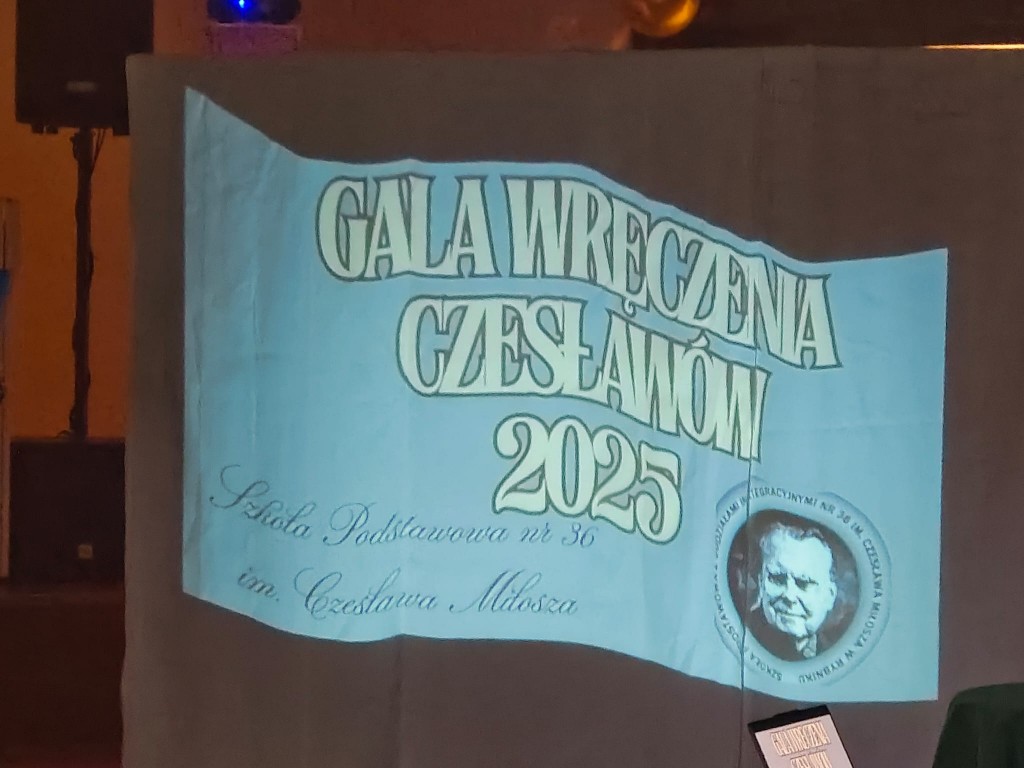 Kadr przedstawia bal ósmoklasisty uczniów SP 36 w Rybniku Komers 2025. Gala wręczenia statuetek Czesławów 2025.