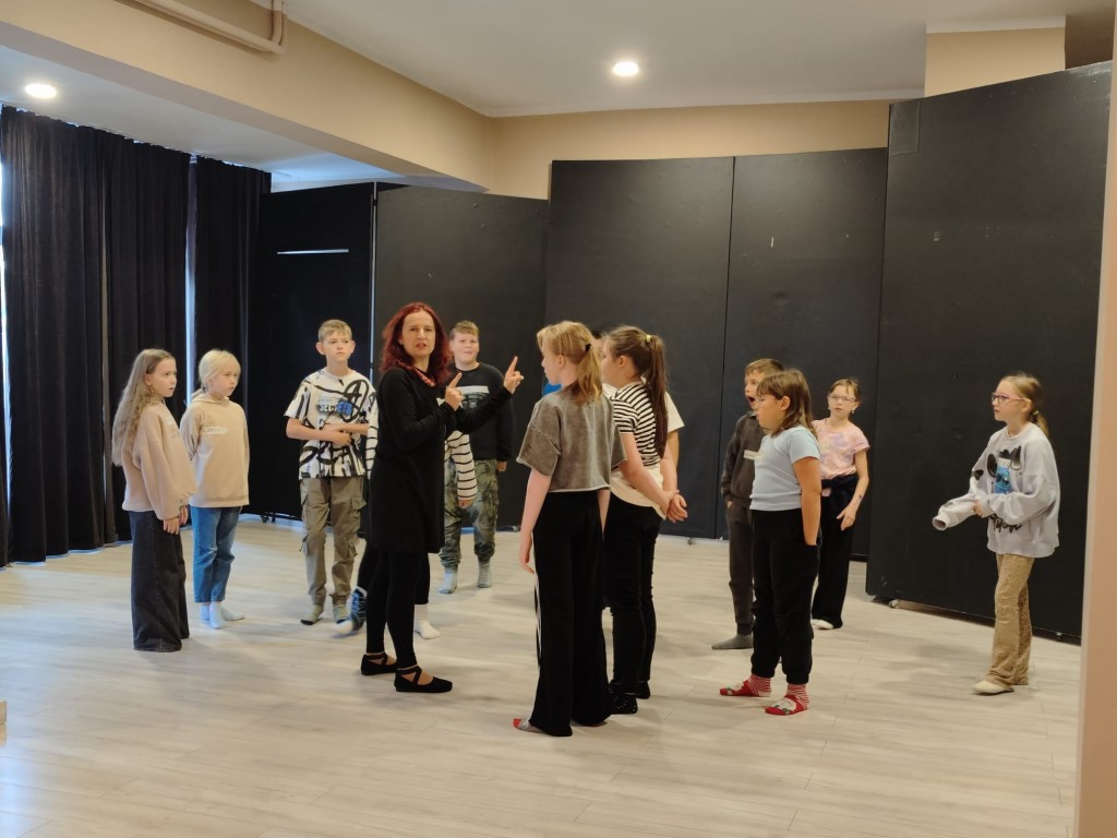 Profilaktyczne warsztaty dramowo - teatralne w ATiSW w Rybniku prowadzone przez p. Izabelę Karwot - pedagog teatru, trenerkę dramy i reżyserkę. 
