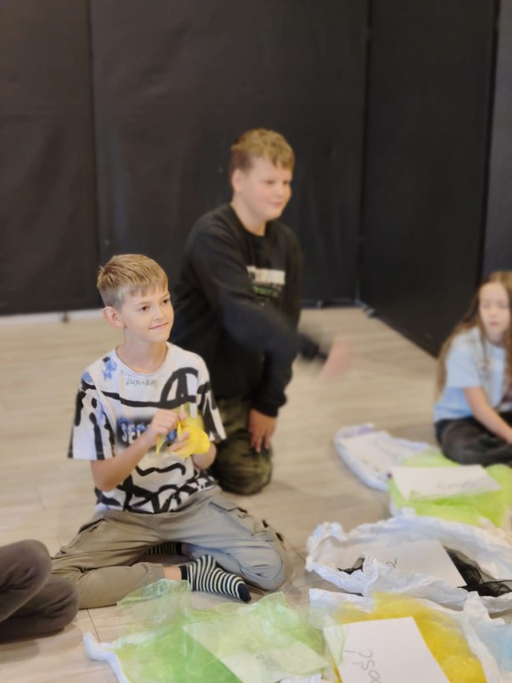 Profilaktyczne warsztaty dramowo - teatralne w ATiSW w Rybniku prowadzone przez p. Izabelę Karwot - pedagog teatru, trenerkę dramy i reżyserkę. Nasze emocje.