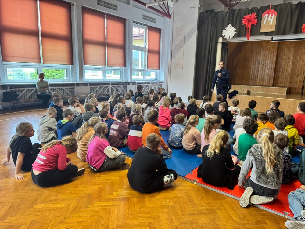Prelekcja policjantki dla uczniów