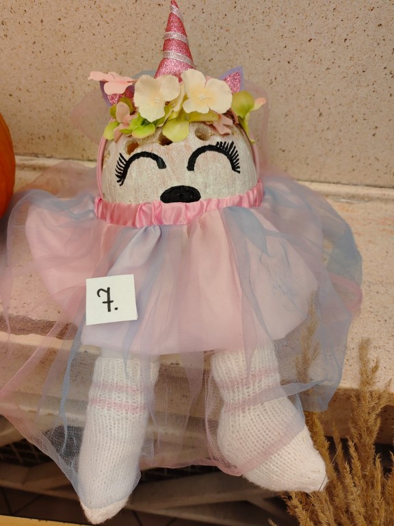 Konkurs na lampion z dyni 2025. The Best Pumpkin Lantern 2025. Wystawa prac konkursowych uczniów.