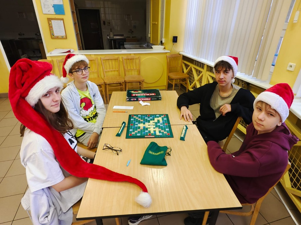 Szkolne Mikołajkowe rozgrywki Scrabble po angielsku