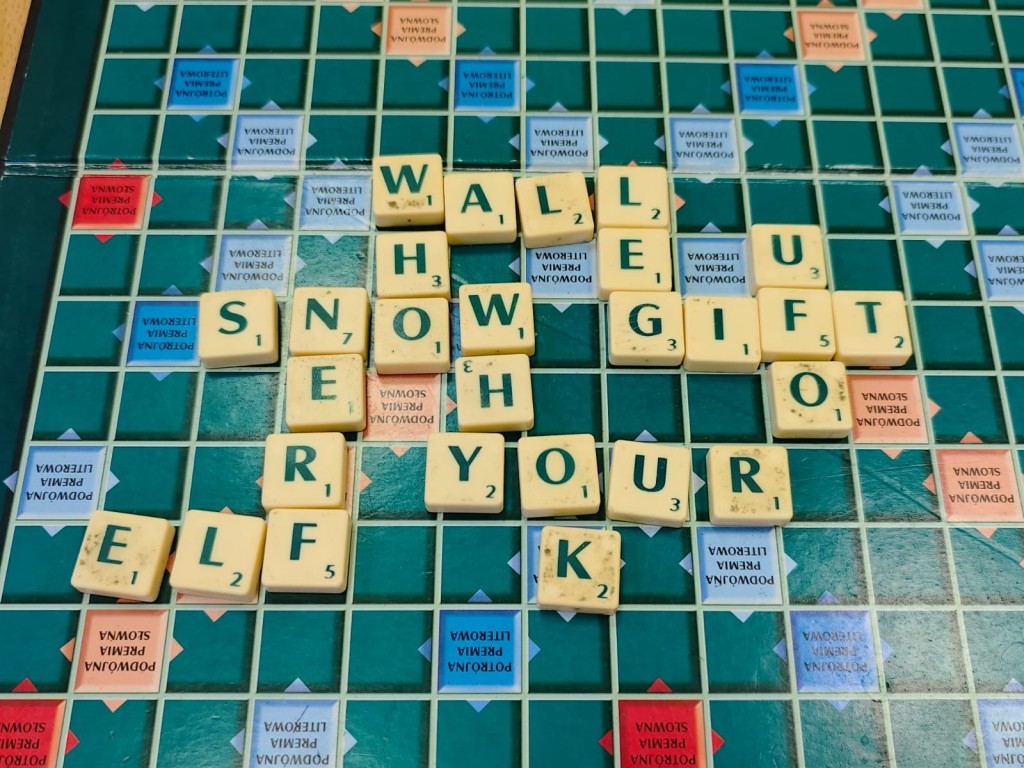 Szkolne Mikołajkowe rozgrywki Scrabble po angielsku