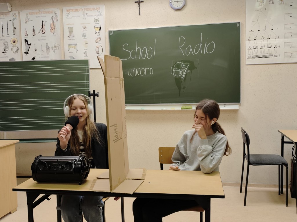 Angielski w praktyce. School radio. Udzielanie rad w dialogach. kl. 6a