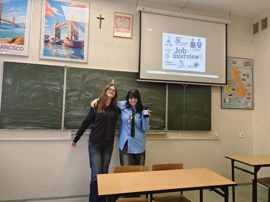 Angielski w praktyce. Job interview. Rozmowa o pracę w dialogach uczniów klas 8.