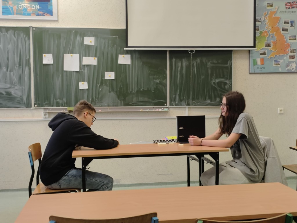 Angielski w praktyce. Job interview. Rozmowa o pracę w dialogach uczniów klas 8.