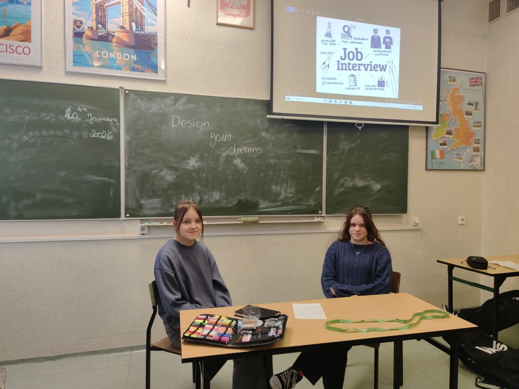 Angielski w praktyce. Job interview. Rozmowa o pracę w dialogach uczniów klas 8.