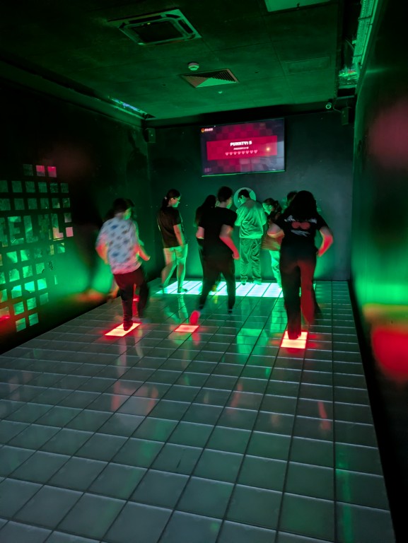 Integracja zespołu klasowego i wspólna zabawa w centrum rozrywki Pixel w Katowicach