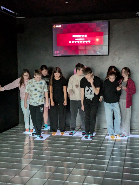 Integracja zespołu klasowego i wspólna zabawa w centrum rozrywki Pixel w Katowicach