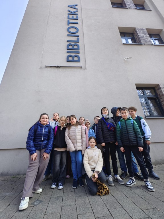 Wizyta kl. 4c w Miejskiej Bibliotece Publicznej w Żorach