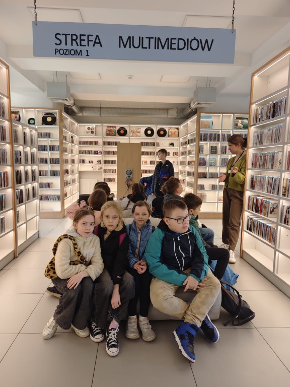 Wizyta kl. 4c w Miejskiej Bibliotece Publicznej w Żorach