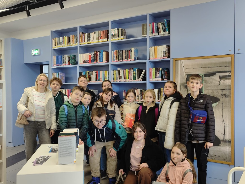Wizyta kl. 4c w Miejskiej Bibliotece Publicznej w Żorach