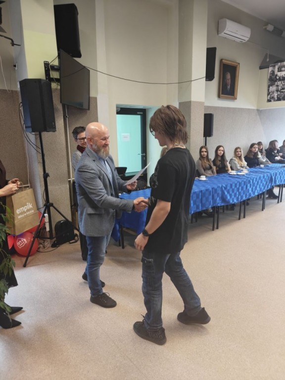 Występ ucznia SP36 w XVI Międzyszkolnej Lidze Języka Angielskiego 2026 w ILO w Rybniku. Ogłoszenie werdyktu i wręczenie nagrody.