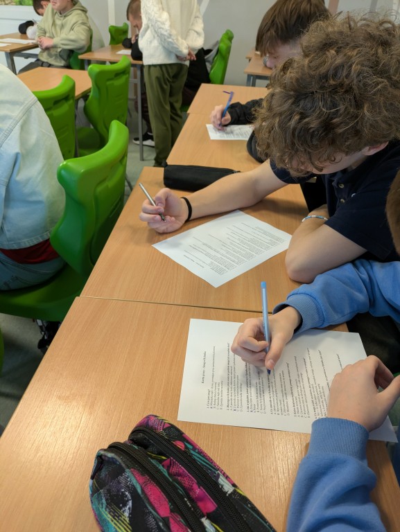 Rybnik oddycha? Czy to już koniec smogu? Szkolna debata uczniów kl. 8 poświęcona jakości powietrza w Rybniku. 
