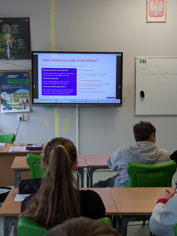 Rybnik oddycha? Czy to już koniec smogu? Szkolna debata uczniów kl. 8 poświęcona jakości powietrza w Rybniku. 