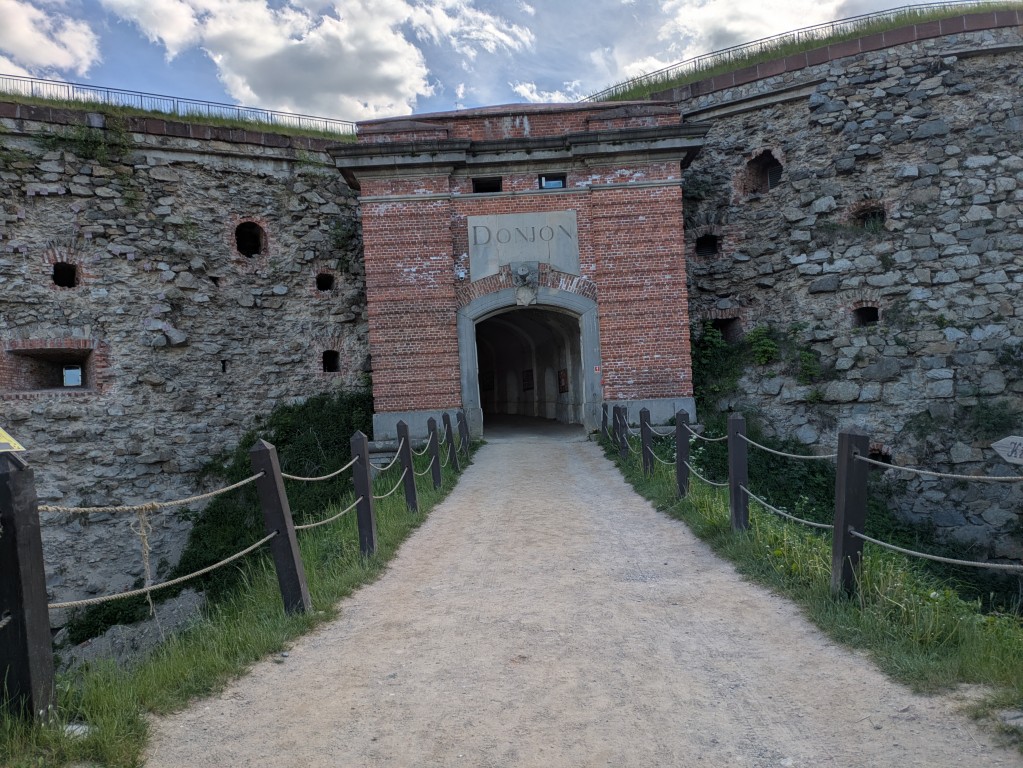 Wycieczka uczniów SP36 do Srebrnej Góry. Aktywny wypoczynek, integracja klas.