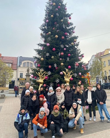 Kadr z wycieczki klasy 5b do Rybnika-świąteczny rynek.