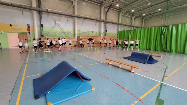 Uczestnicy zawodów w czasie rozgrzewki.