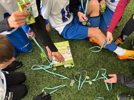 Dyplom, medale za udział w Turnieju.