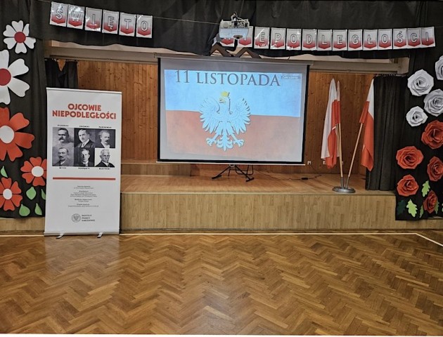 Kadr z akademii z okazji Święta Niepodległości.