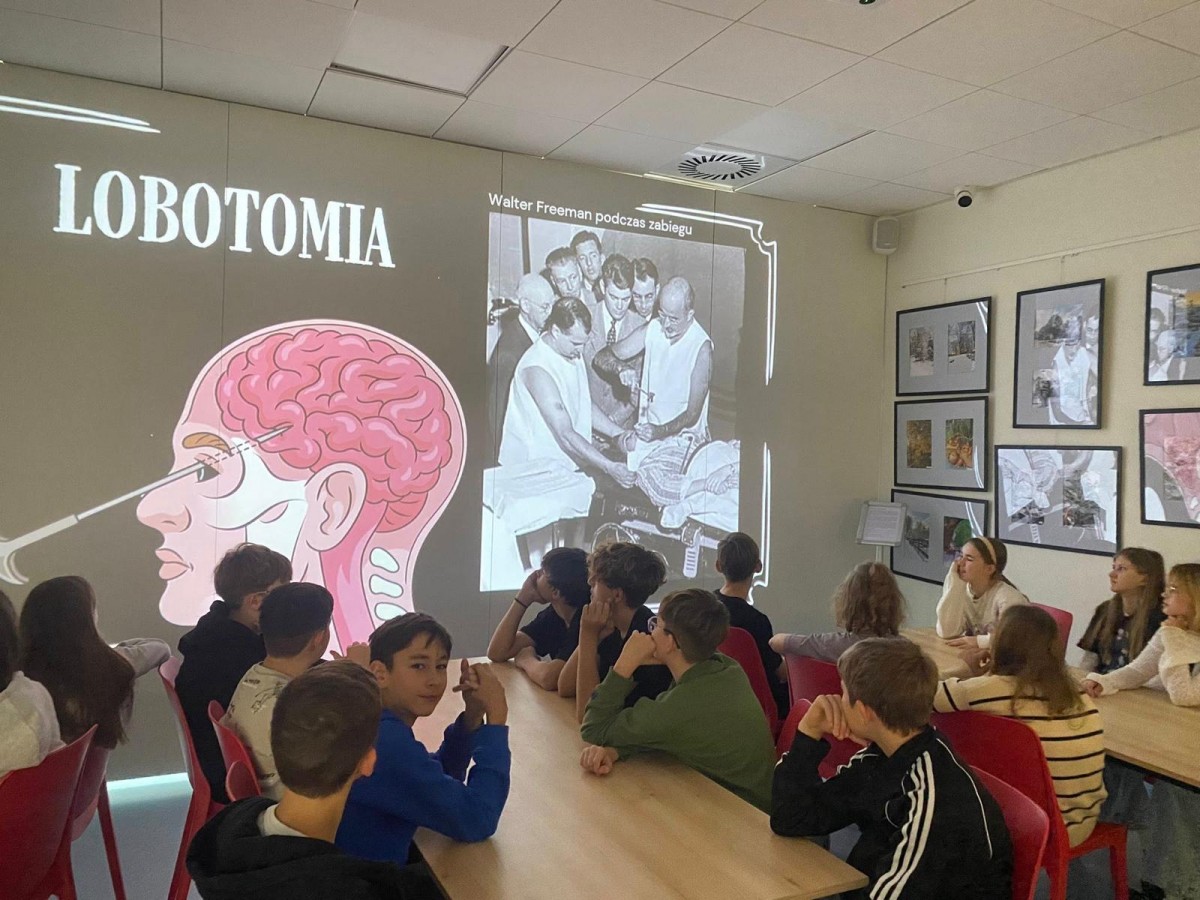 Warsztaty w Edukatorium w Rybniku na temat:  "O zgrozo! Czyli z dreszczykiem o historii medycyny."